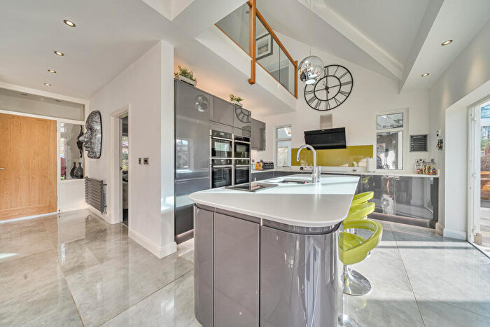 3 Bedroom Bungalow For Sale In Lane Drive, Oldham, OL4