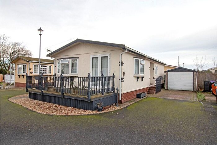 2 Bedroom Mobile/park Home For Sale In Harpswell Hill Park, Hemswell, DN21