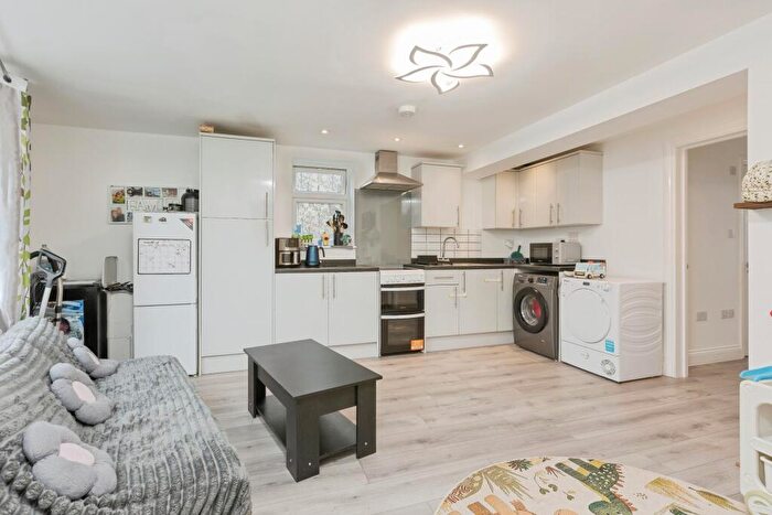 2 Bedroom Flat For Sale In Cray Road, Swanley, BR8