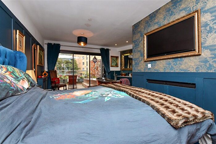 4 Bedroom End Terrace House For Sale In Corbet Close, Wallington, Surrey, SM6