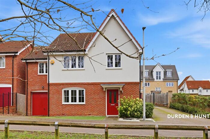 4 Bedroom Detached House For Sale In Birnam Crescent, Chigwell, IG7