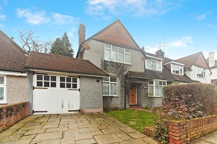 3 Bedroom Detached House For Sale In Duppas Hill Terrace, Croydon, CR0