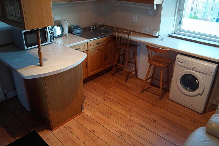 1 Bedroom Apartment To Rent In Pitstruan Place, Top Floor Left, AB10