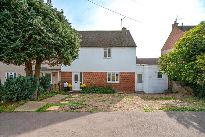 3 Bedroom Semi-Detached House To Rent In Wilga Road, Welwyn, Hertfordshire, AL6