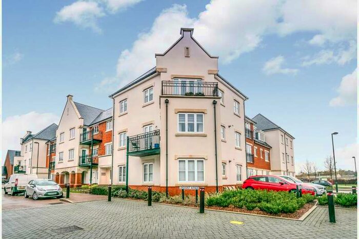 2 Bedroom Property To Rent In Highwood House, Longhurst Avenue, RH12