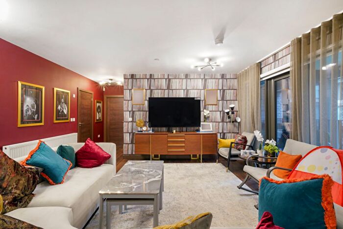 2 Bedroom Flat To Rent In Powerhouse Lane, Hayes, UB3