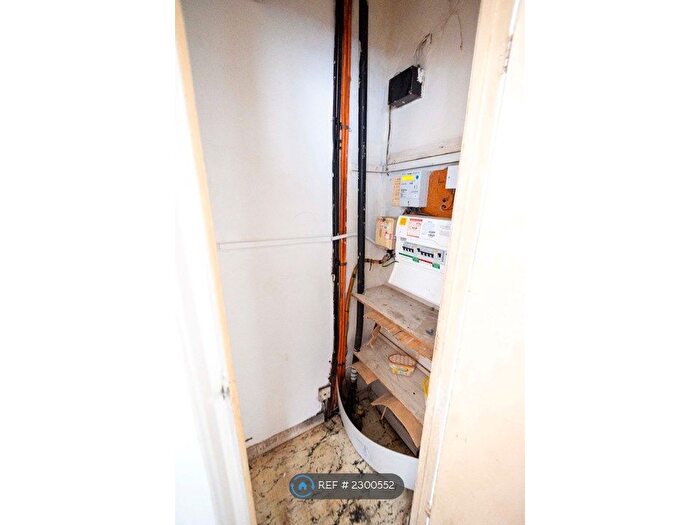 2 Bedroom Flat To Rent In Dudley Court, London, N12