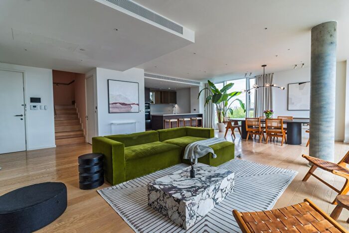 3 Bedroom Flat To Rent In Long Street, London, E2