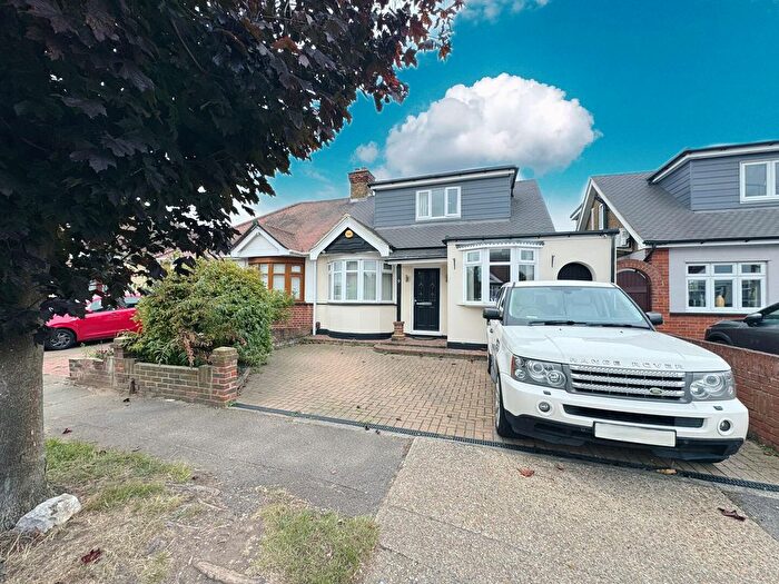 3 Bedroom Semi-Detached House For Sale In Gordon Road, Grays, RM16