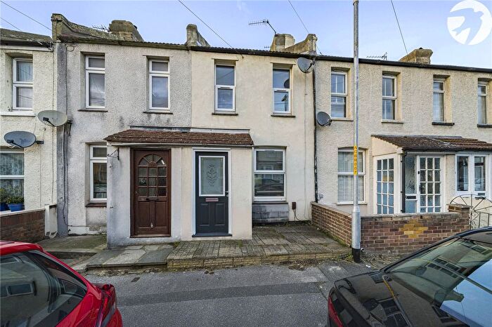 3 Bedroom Terraced House For Sale In Carlisle Road, Dartford, Kent, DA1