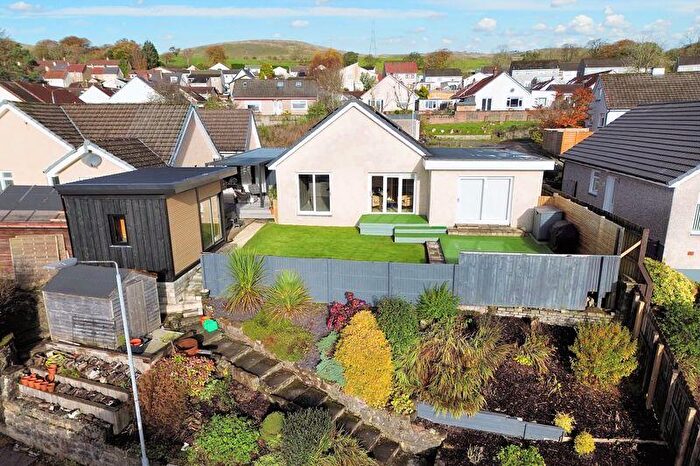 4 Bedroom Detached Bungalow For Sale In Highland Place, Kilsyth, G65