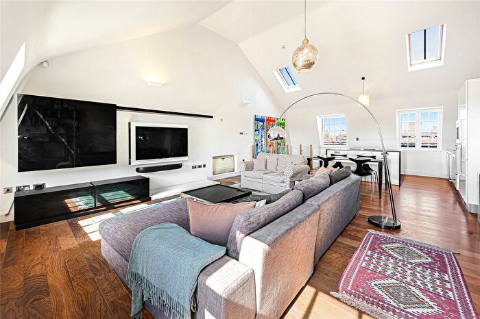 3 Bedroom Flat To Rent In St. George's Square, Pimlico, London, SW1V