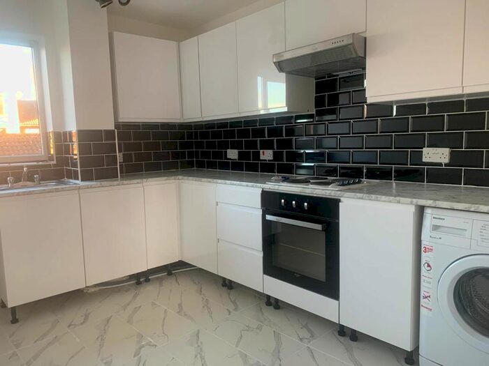 1 Bedroom Flat To Rent In Cross Road, Waltham Cross EN8