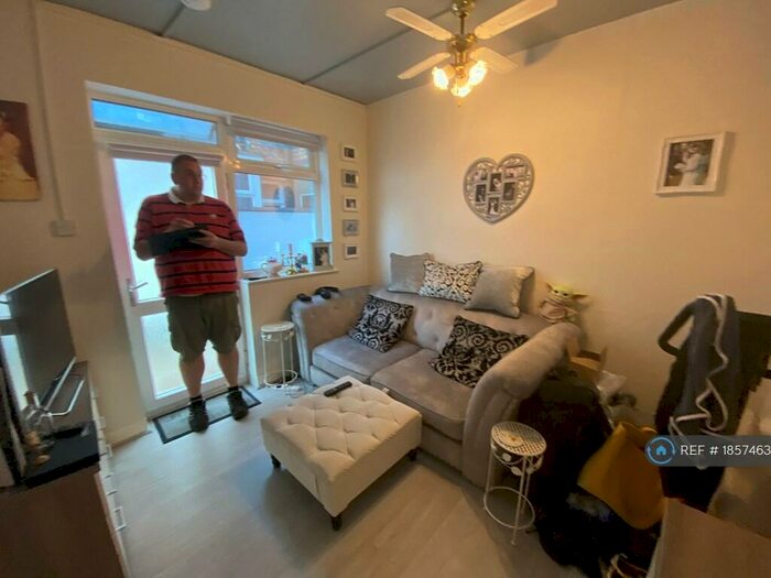 1 Bedroom Flat To Rent In Grimsby Road, Cleethorpes, DN35