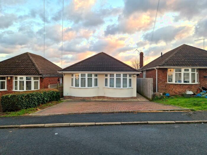 3 Bedroom Bungalow To Rent In Greenway Avenue, Northampton, NN3