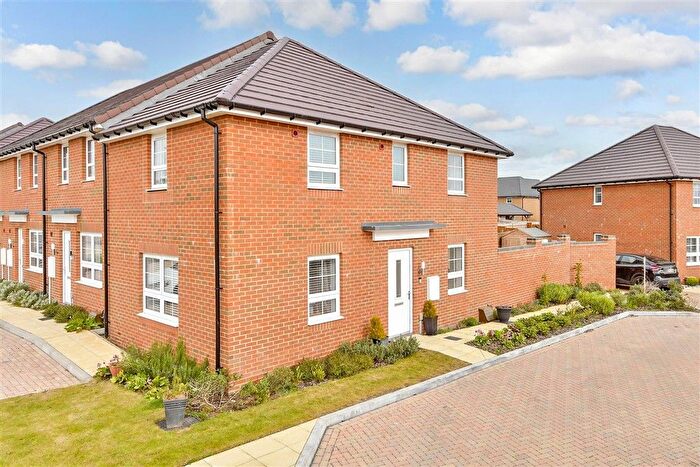 3 Bedroom End Of Terrace House For Sale In Whitfield, Whifield, Dover, Kent, CT16