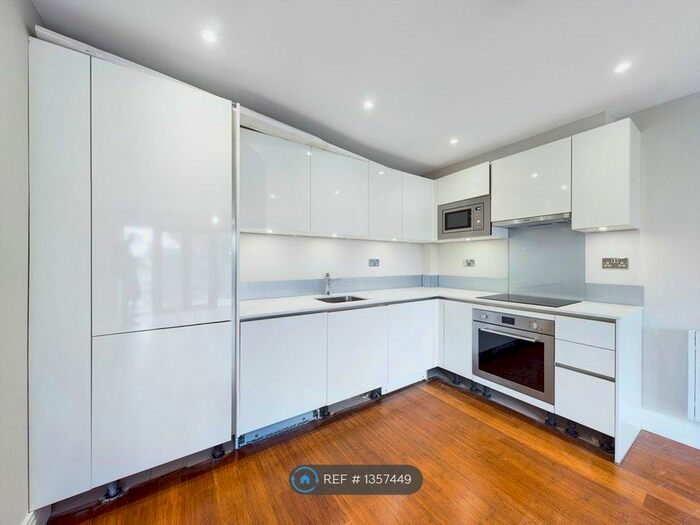 1 Bedroom Flat To Rent In Gordon Road, High Wycombe, HP13