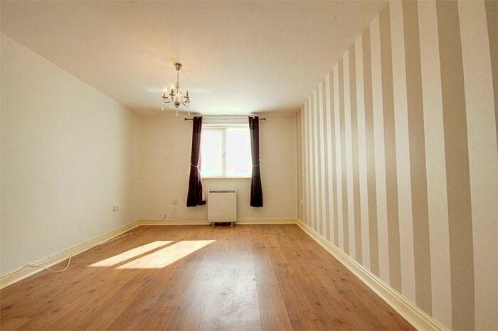 2 Bedroom Flat To Rent In Cracknell Close, Enfield, Middlesex, EN1