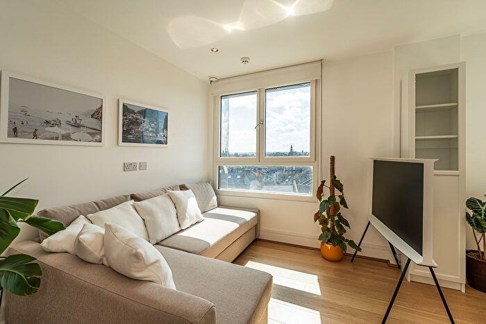 1 Bedroom Flat To Rent In Clement Avenue, London, SW4