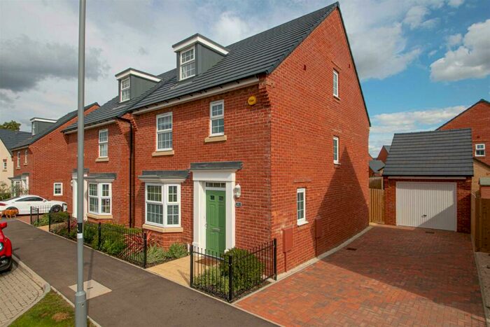 4 Bedroom Town House To Rent In Port Line Road, Brooklands, MK10