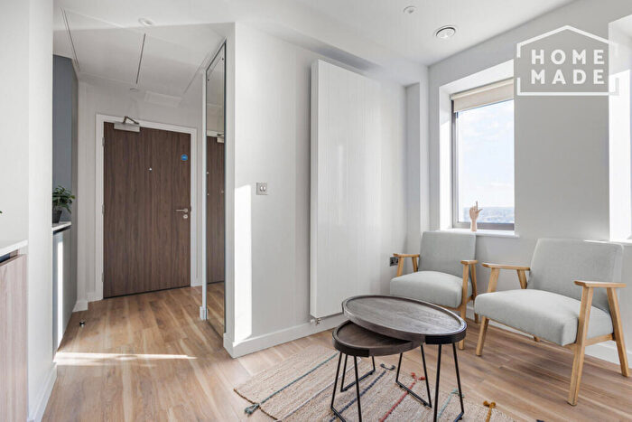 Flat To Rent In Enclave Croydon, CR0