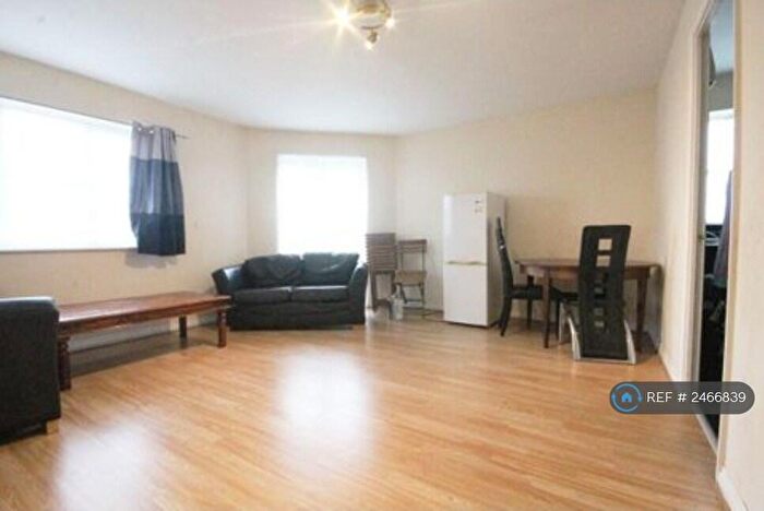 2 Bedroom Flat To Rent In Bellingham Court, Barking, IG11