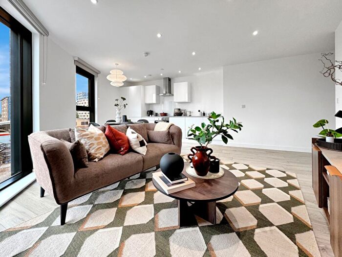 2 Bedroom Apartment To Rent In The Radiant, Kirkstall Road, Leeds, LS3