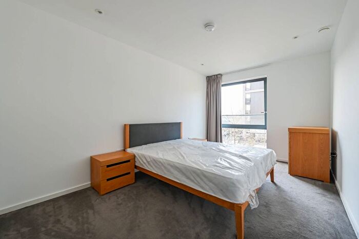 4 Bedroom Flat To Rent In Honour Lea Avenue, Stratford, London, E20