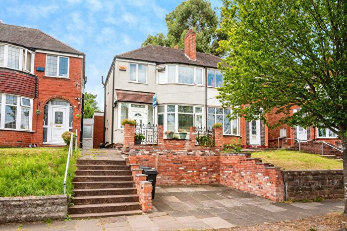 3 Bedroom Semi-detached House For Sale In Turnberry Road, Birmingham, B42