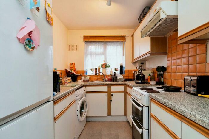 1 Bedroom Flat For Sale In Eaton Road, Sutton, SM2