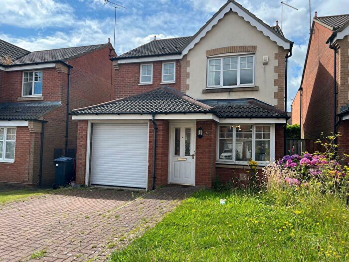 3 Bedroom Flat To Rent In Redgrave Close, Gateshead, NE8