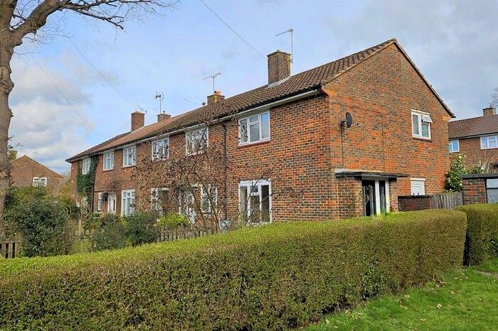 2 Bedroom Property To Rent In Clive Way, Crawley, West Sussex., RH10