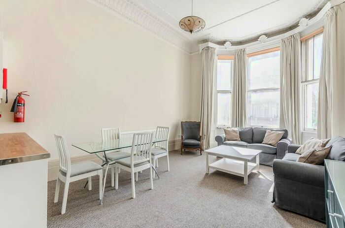 3 Bedroom Flat To Rent In South Kensington, South Kensington, London, SW7
