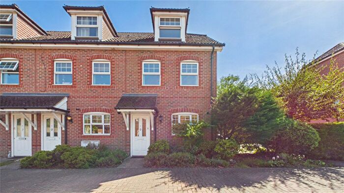 3 Bedroom End Terrace House For Sale In Farnborough, Hampshire, GU14
