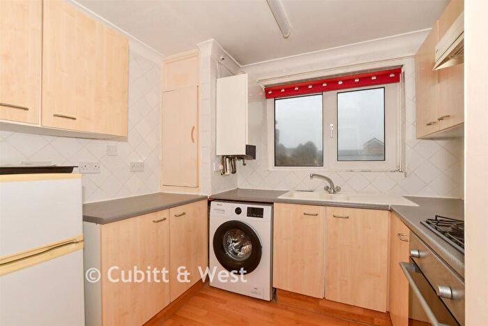 1 Bedroom Flat For Sale In Greenacres, Furnace Green, Crawley, West Sussex, RH10