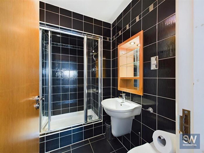 2 Bedroom Apartment To Rent In Balmoral Place, Brewery Wharf, LS10