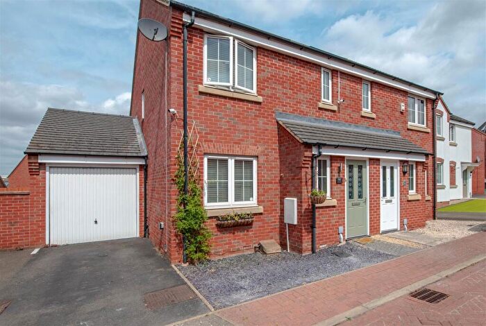 3 Bedroom Semi-Detached House For Sale In Tweed Crescent, Rushden, NN10