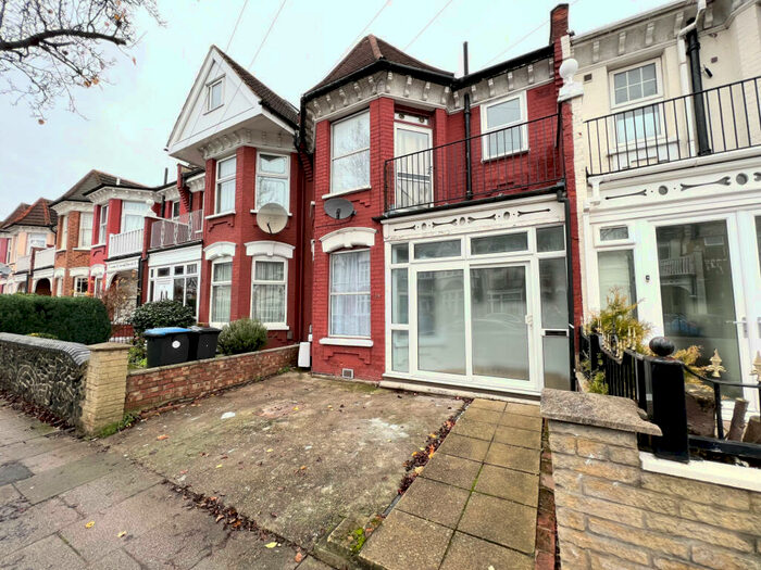 4 Bedroom Terraced House To Rent In Melbourne Avenue, Palmers Green, N13