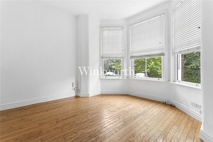 1 Bedroom Apartment For Sale In Haslemere Road, London, N21