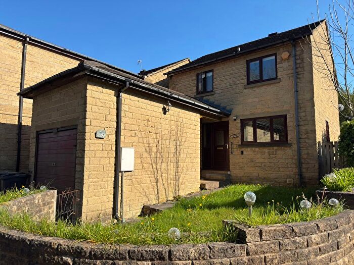3 Bedroom Detached House To Rent In Croft Gardens, Huddersfield, HD2
