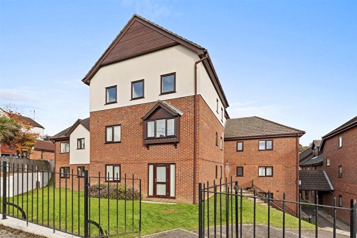 1 Bedroom Flat For Sale In Totteridge Avenue, High Wycombe, HP13