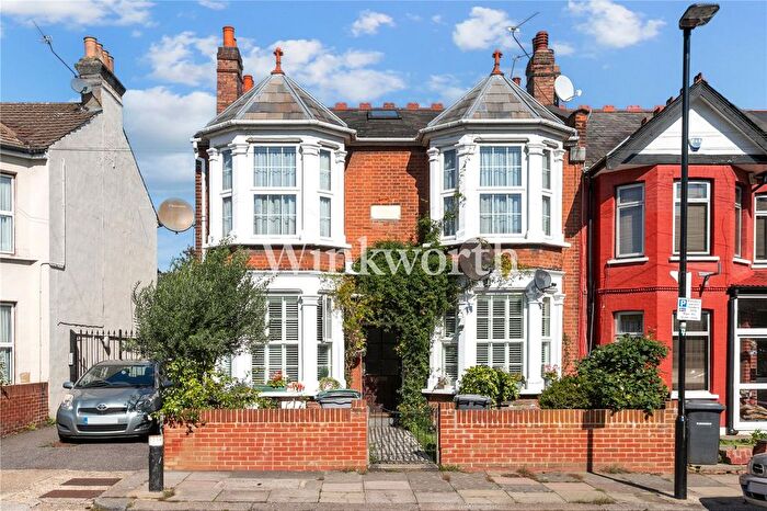 2 Bedroom Flat For Sale In Thorold Road, London, N22