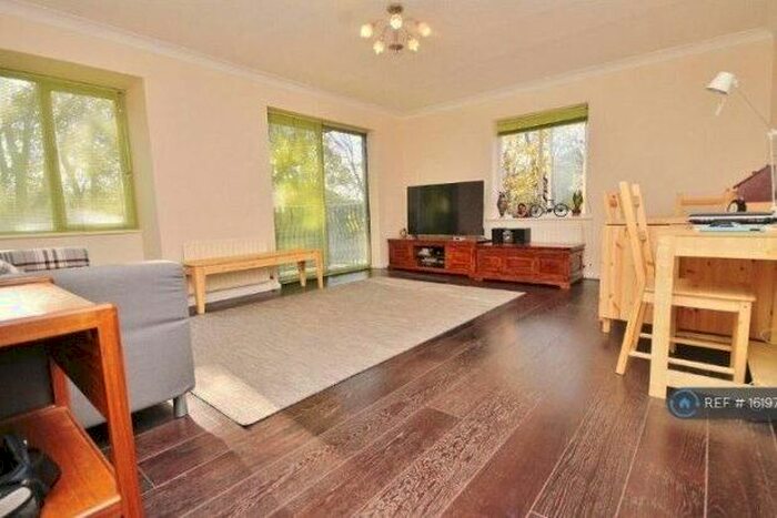 2 Bedroom Flat To Rent In Steep Hill, Croydon, CR0