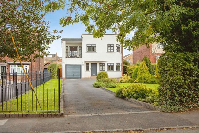 4 Bedroom Detached House For Sale In Milnthorpe Lane, Wakefield, West Yorkshire, WF2