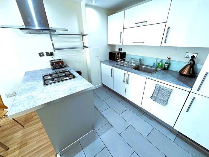 2 Bedroom Flat To Rent In Queen Mary Avenue, London, E18