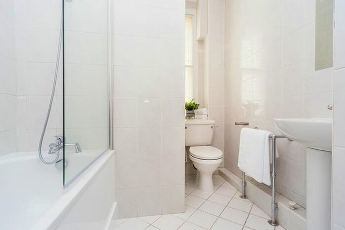 1 Bedroom Flat To Rent In Hill Street, London, W1J