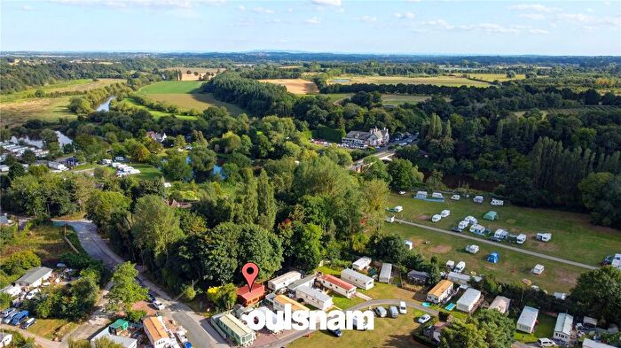 3 Bedroom Park Home For Sale In Holt Fleet Lane, Worcester, Worcestershire, WR6