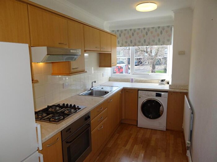 2 Bedroom Flat For Sale In Fair Acres, Bromley, BR2