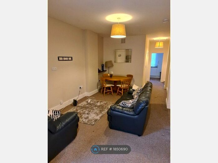 2 Bedroom Flat To Rent In Slateford Road, Edinburgh, EH11