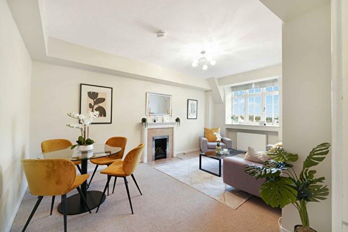 3 Bedroom Flat For Sale In Whiteheads Grove, Chelsea, SW3